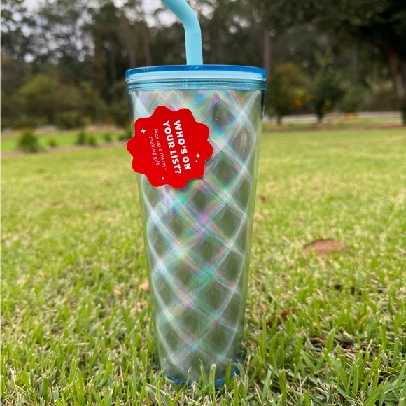 NWT JUST RELEASED Starbucks Holiday Holographic Venti Cup W Silicon Straw Wrap! - Picture 3 of 6